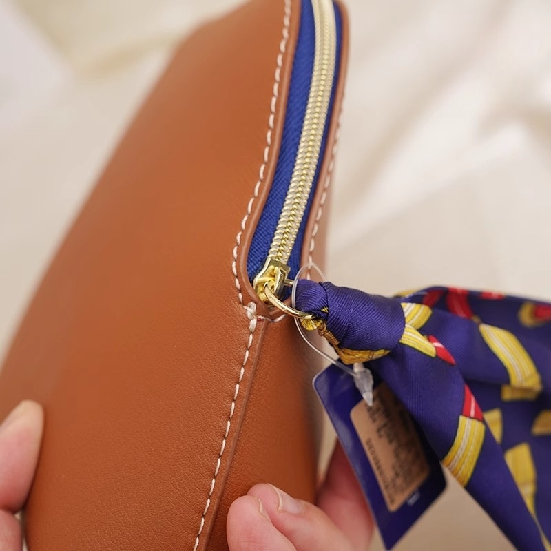 現貨～雅詩蘭黛專櫃贈品絲巾化妝包-細節圖2