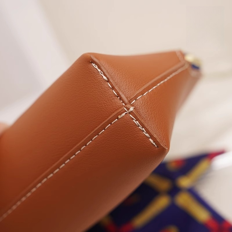 現貨～雅詩蘭黛專櫃贈品絲巾化妝包-細節圖3