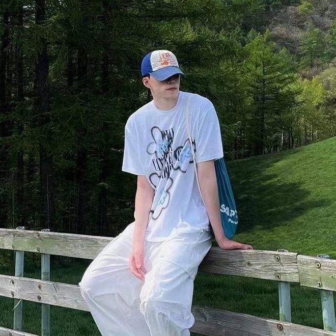 ⚡opbrand_shop⚡韓國噴墨花 寬鬆 短T 小花浮水印 英文 短袖 oversize 男生 女生 情侶-細節圖4