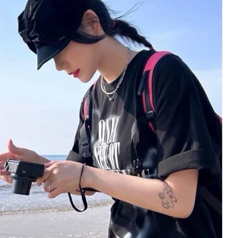 ⚡opbrand_shop⚡韓國噴墨花 寬鬆 短T 小花浮水印 英文 短袖 oversize 男生 女生 情侶-細節圖6