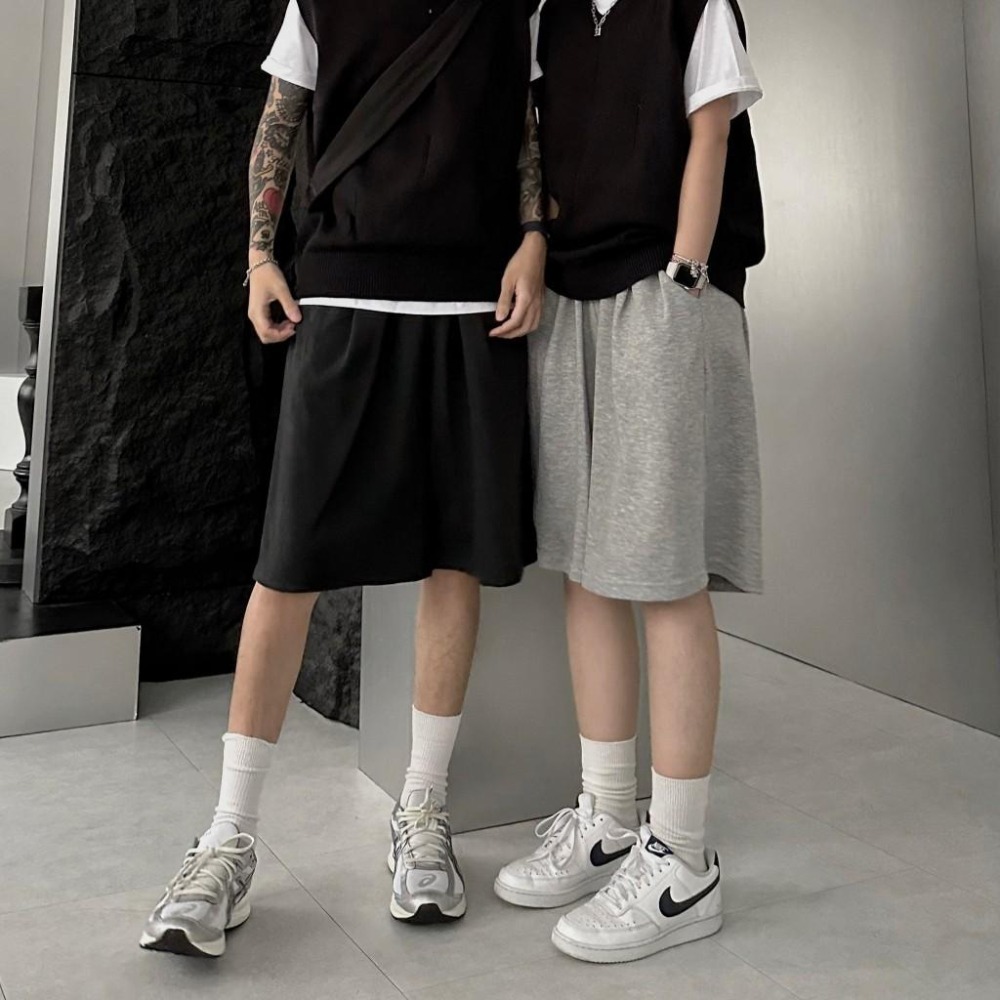 ⚡opbrand_shop⚡六分棉褲 短褲 韓國🇰🇷 垂墜感 純棉 神版型 硬挺 素面 寬大版 男女 休閒穿搭-細節圖5