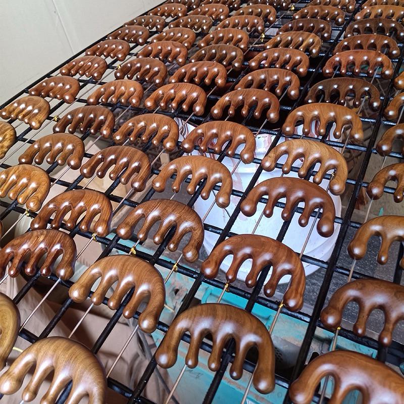 【滿額免運】檀木按摩梳 按摩梳 按摩器 穴道按摩梳 經絡按摩 金絲壇 頭皮按摩 頭皮原木梳 天然檀木 木梳 刮痧-細節圖2