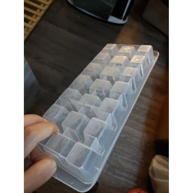 台灣製冰塊盒二手出清格子21格約2.5x2.5cm-細節圖2