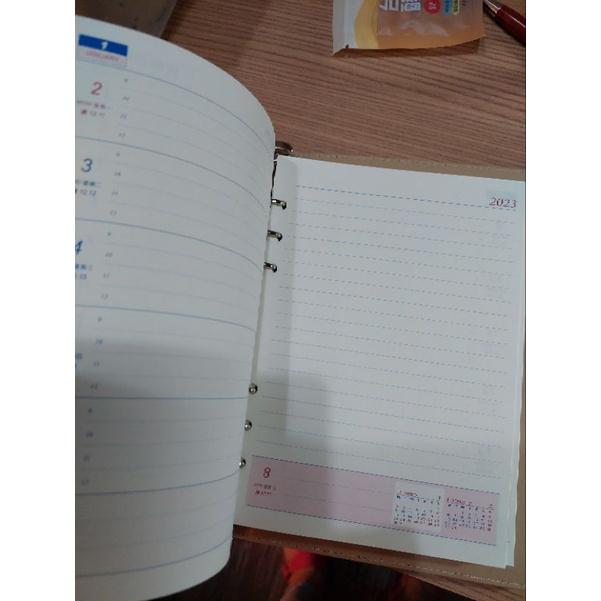 TOA 質感磁吸扣咖啡色2023年 112年六孔活頁夾行事曆日記筆記本皮革萬用手冊年度手冊 皮革年曆 行事曆年度日誌-細節圖4