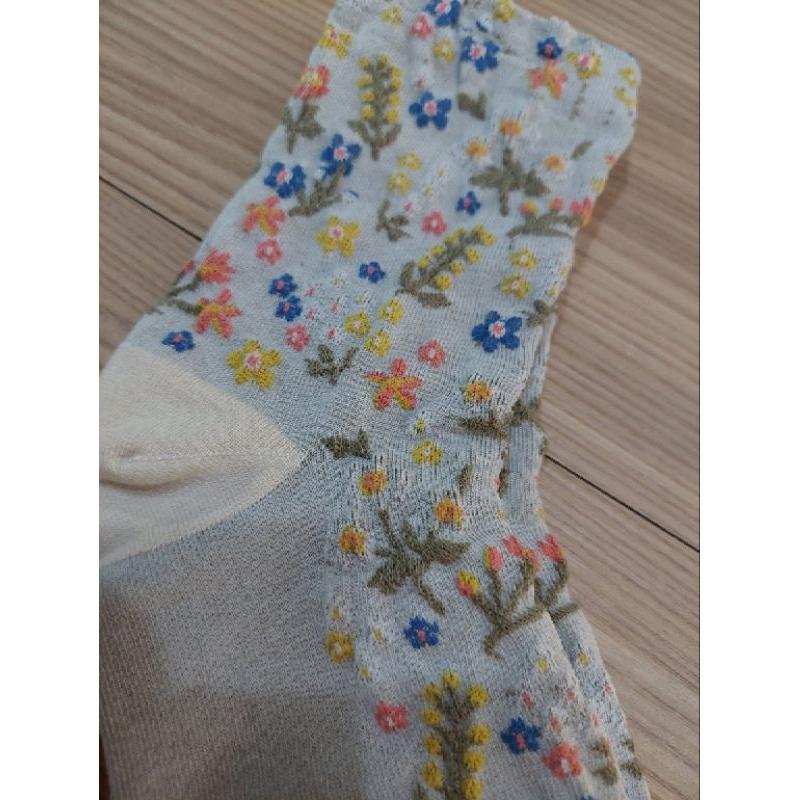 韓國製襪子灰色雕花立體繽紛碎花中筒襪可愛 百搭 中筒 花朵 文青 純棉襪-細節圖2