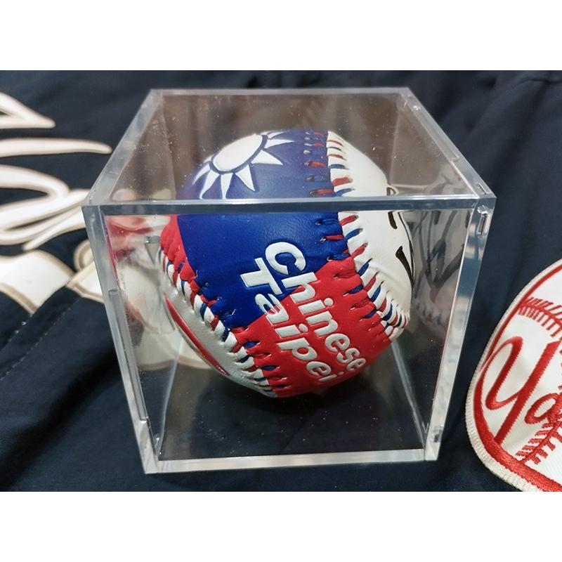 【小群收藏家】🔥林智勝-簽名球 (含球盒) -專打古巴-中華隊國旗簽名球-親筆簽名字跡漂亮-細節圖2