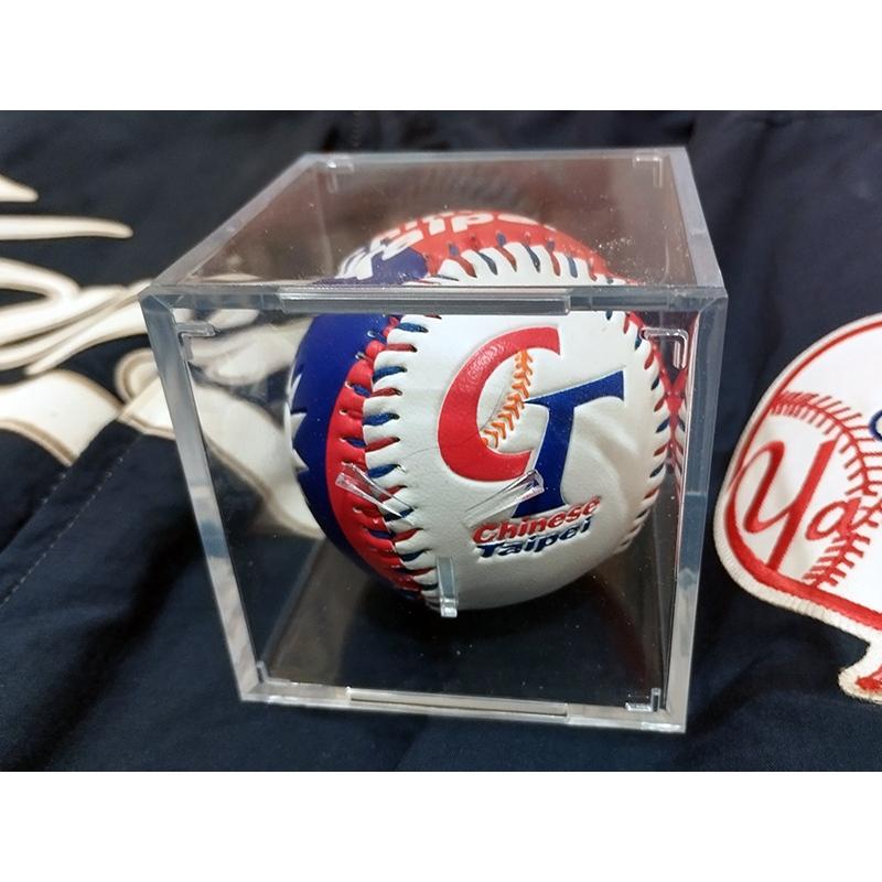 【小群收藏家】🔥林智勝-簽名球 (含球盒) -專打古巴-中華隊國旗簽名球-親筆簽名字跡漂亮-細節圖3