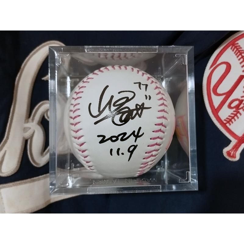 【小群收藏家】🔥峮峮簽名球(含球盒)-兄弟象啦啦隊-親簽名跡漂亮-簽名球-峮峮、一見峮心-君君、李珠珢-細節圖2