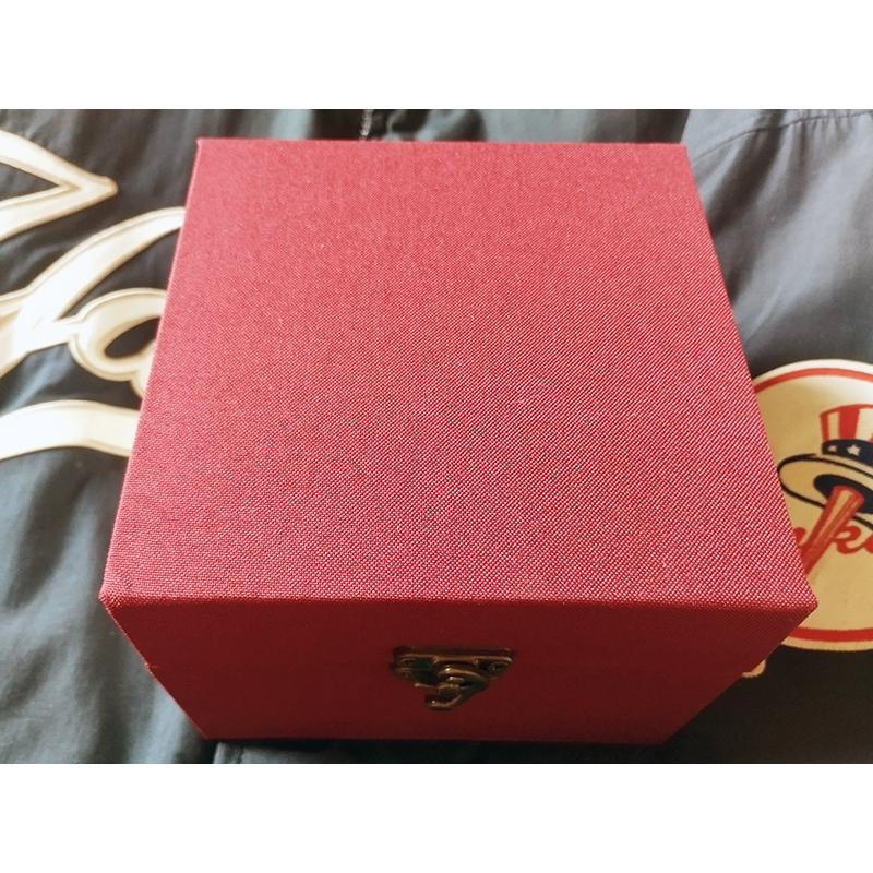 【小群收藏家】🔥峮峮簽名球(含球盒)-兄弟象啦啦隊-親簽名跡漂亮-簽名球-峮峮、一見峮心-君君、李珠珢-細節圖5