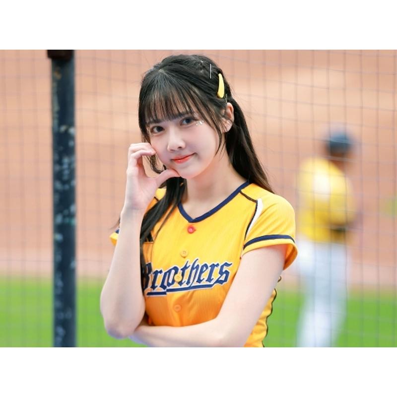 【小群收藏家】🔥衣宸簽名球(含球盒)-PS紀念球-漂亮親簽名跡-兄弟象啦啦隊-非峮峮-細節圖3