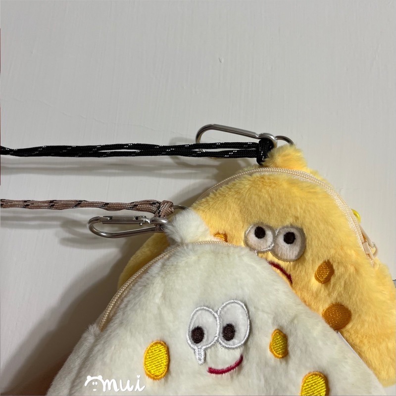 【mui選物♡現貨】哭哭起司零錢包🧀️附登山扣&掛繩 掛脖包 乳酪零錢包-細節圖9