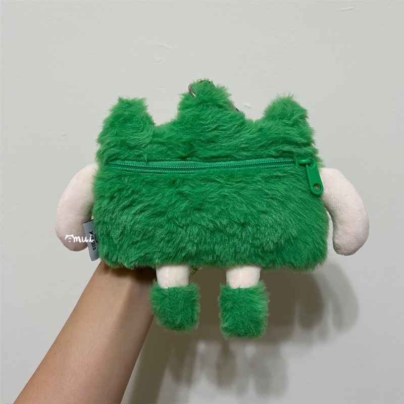 【mui選物♡現貨】開心綠色草包😄💚&不開心☹️深綠草包 毛絨斜挎包 附登山扣&掛繩 掛脖包 零錢包-細節圖3