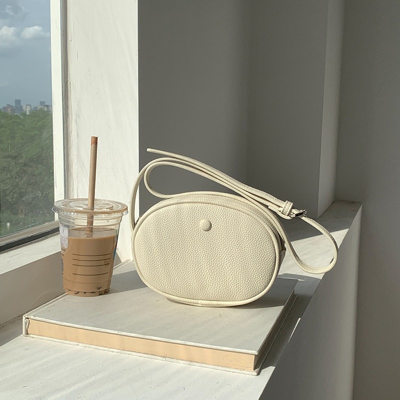 包包 新款時髦流行復古橢圓小包 純色軟皮荔枝紋斜背包 輕便單肩斜挎迷你小圓包-規格圖11