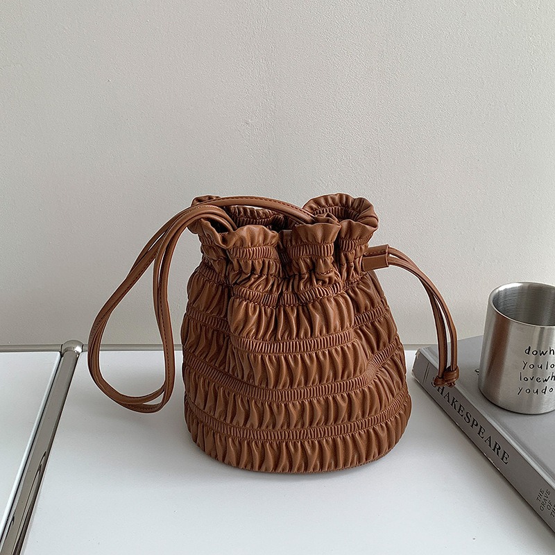 包包 水桶包 小眾設計韓國抽繩褶皺水桶包 PU軟皮 甜美單肩包肩背包腋下包 多色可挑-規格圖14