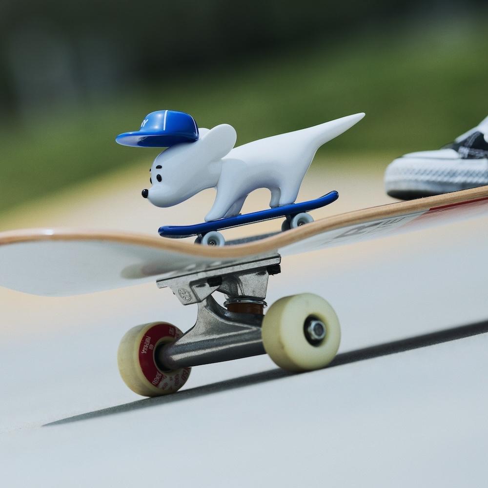 SKATER JOHN 軟膠玩具/白【好勢露營】FILTER017 日本藝術公仔 聯名公仔 可動軟膠公仔 藍色滑板-細節圖3