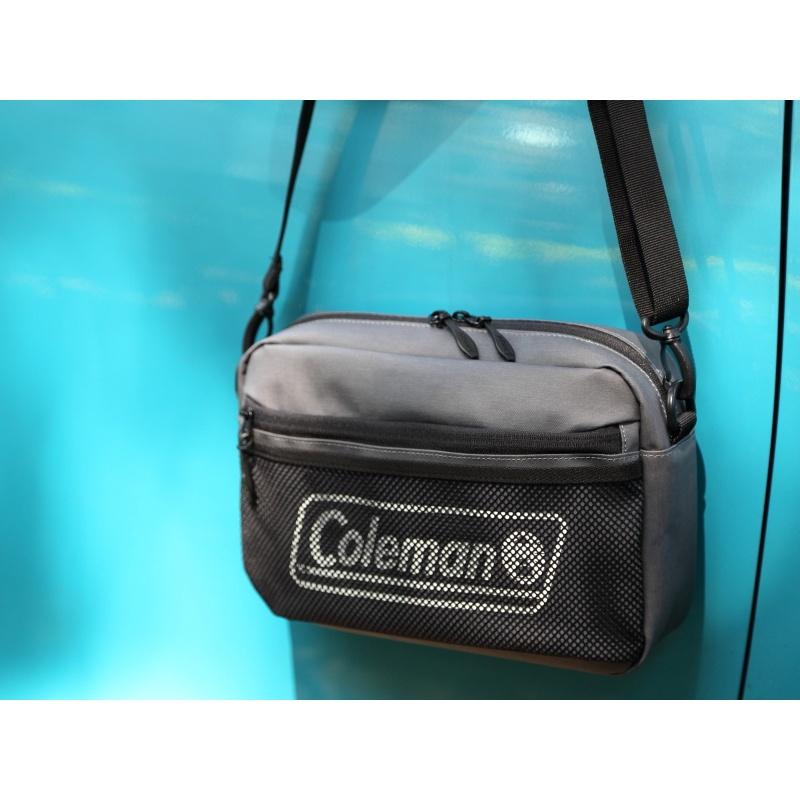 Coleman SHIELD側背小包【好勢露營】紳士黑/CM-37790 潮流包 側背包 側揹包 男包女包-細節圖6