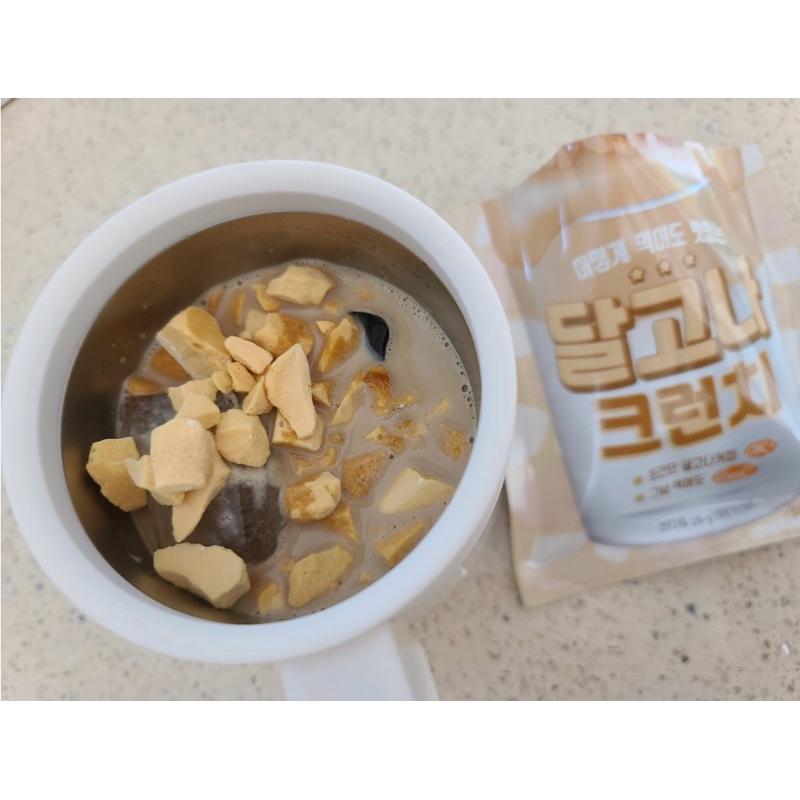 現貨 放在飲料或咖啡和牛奶上超搭🥨 韓國🇰🇷 焦糖脆脆餅 25g 焦糖脆餅 焦糖脆片餅乾 韓國焦糖脆餅 脆脆韓國熱銷零食-細節圖3