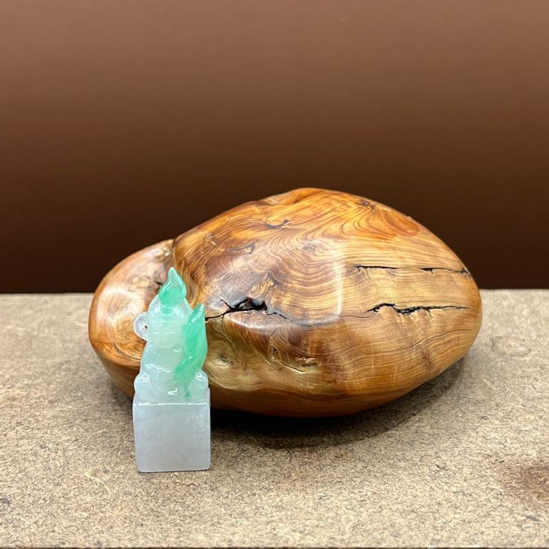 瀚玉珠寶.天然A貨緬甸玉翡翠.甜綠小財神印章！種好細膩.可愛小物.送禮最合適. 附賴泰安鑑定證書｜緬甸玉-細節圖5