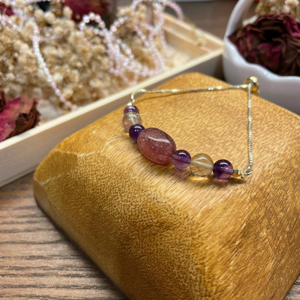 『珍視』紅草莓晶＋黃水晶＋紫水晶，水晶手鍊，設計款文創手作，注金｜元元圓滾滾-細節圖2