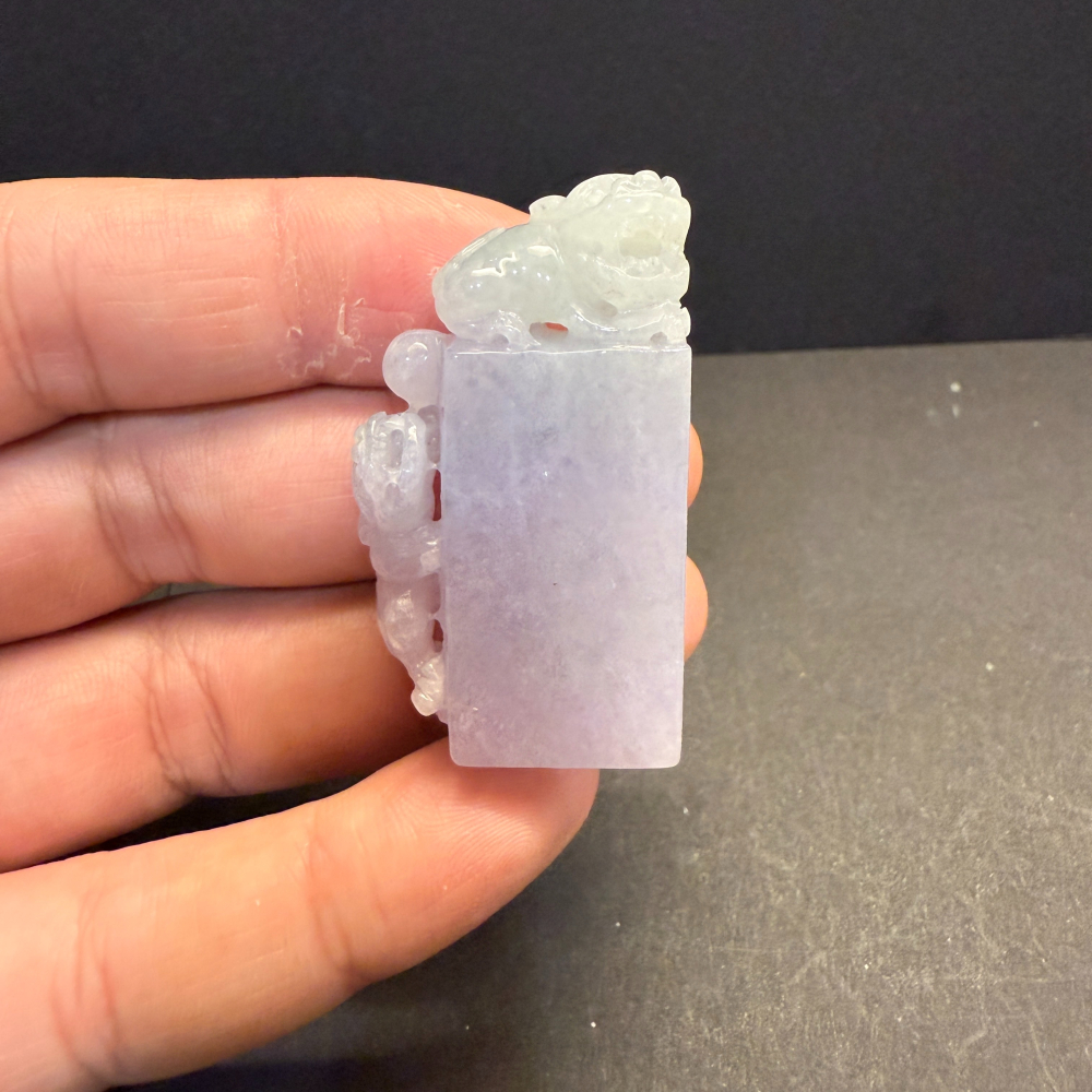 瀚玉珠寶 天然冰種紫羅蘭翡翠 【瑞獅鎮宅．對章之威】冰紫 天然緬甸玉印章 對章    此對翡翠對章，以對稱構圖呈現東方禮-細節圖2