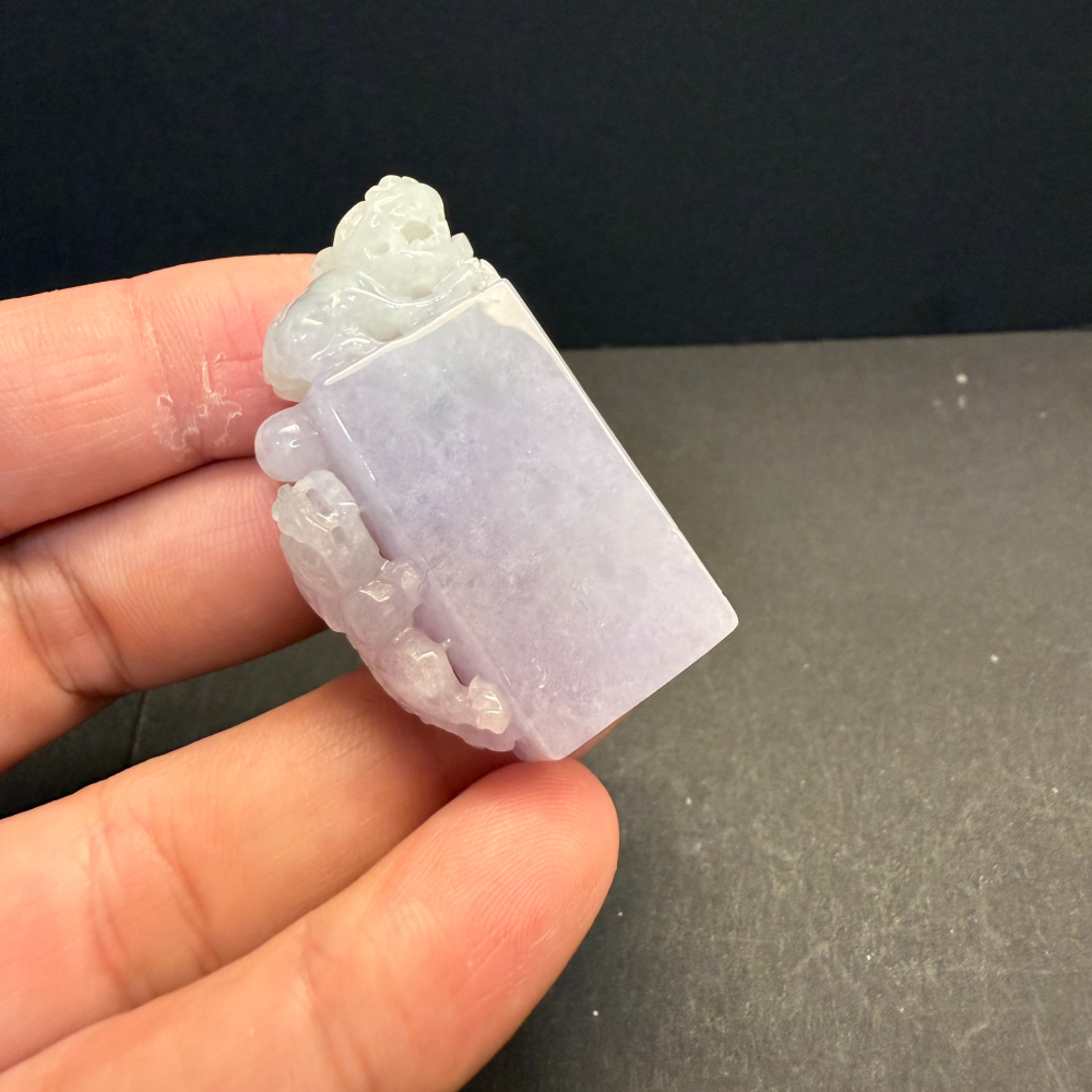 瀚玉珠寶 天然冰種紫羅蘭翡翠 【瑞獅鎮宅．對章之威】冰紫 天然緬甸玉印章 對章    此對翡翠對章，以對稱構圖呈現東方禮-細節圖3