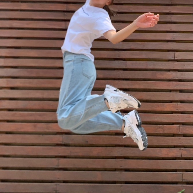 ** 台灣現貨 ** 揪in 中高腰雙釦刷破牛仔寬褲 寬褲 舒適寬褲 刷破設計 台灣自由品牌-細節圖2