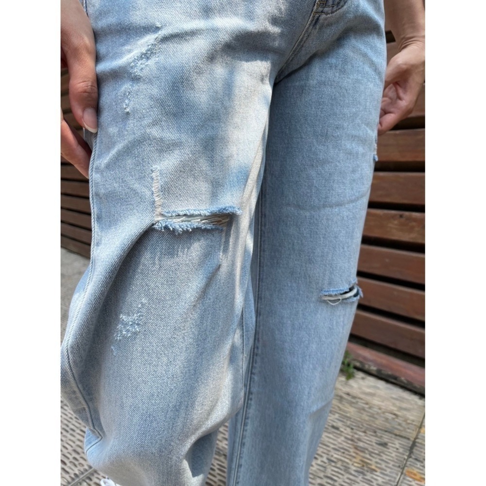 ** 台灣現貨 ** 揪in 中高腰雙釦刷破牛仔寬褲 寬褲 舒適寬褲 刷破設計 台灣自由品牌-細節圖5