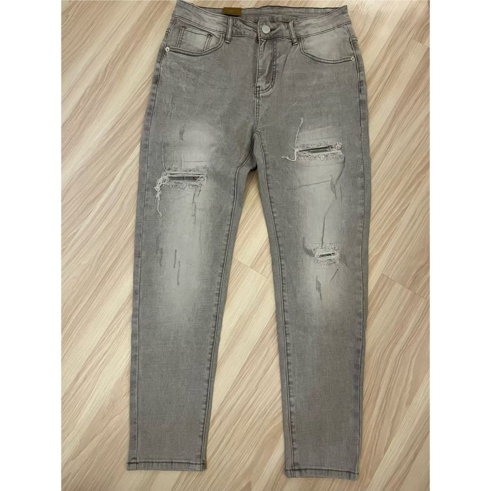 ** 台灣現貨 ** 揪in 雪灰色刷破窄管褲 刷破補丁設計 窄管褲 舒適合身 雪灰色 灰白色 台灣自有品牌-細節圖8