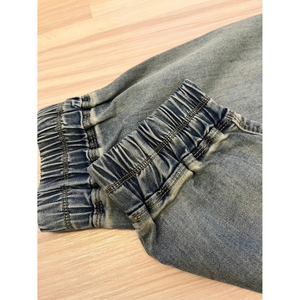 ** 台灣現貨 ** 揪in 縮口褲 牛仔褲 束口褲 鬆緊束口褲 鬆緊縮口褲 刷白設計 台灣自有品牌-細節圖8