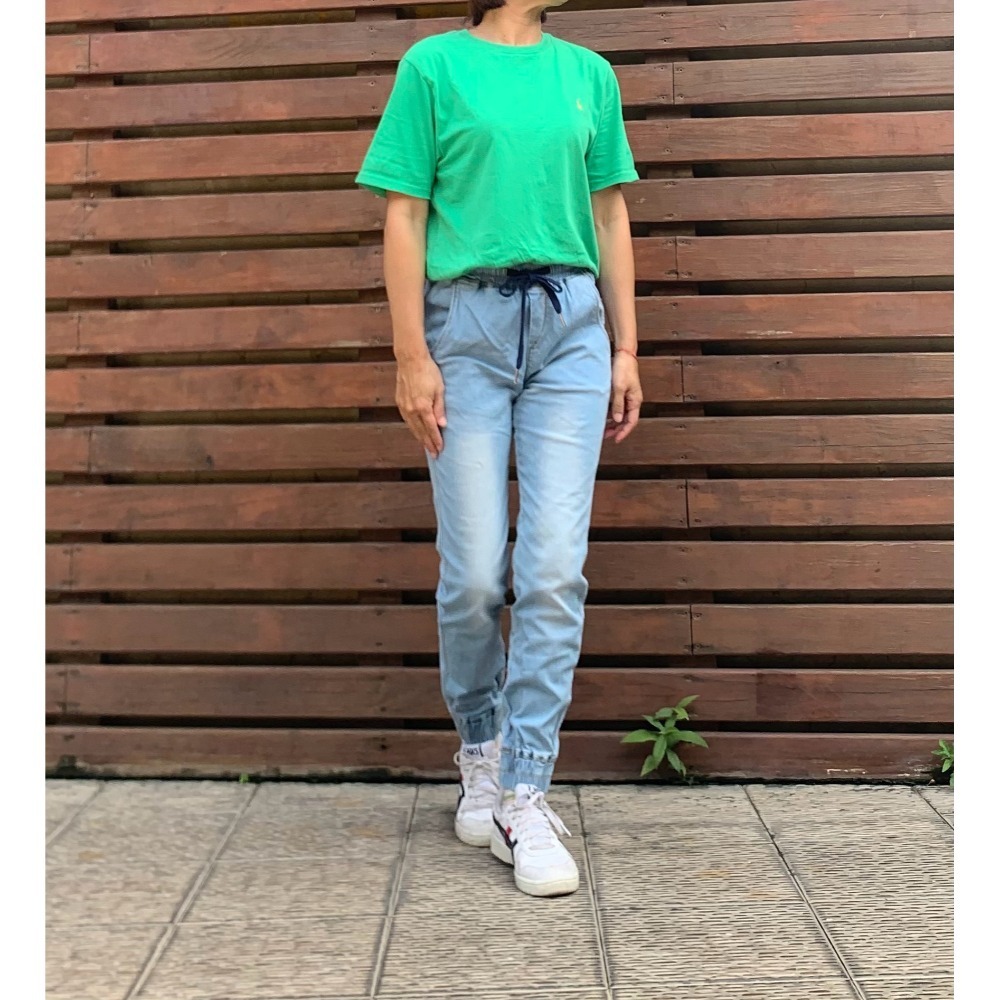 ** 台灣現貨 ** 揪in 縮口褲 牛仔褲 束口褲 鬆緊束口褲 鬆緊縮口褲 刷白設計 台灣自有品牌-規格圖9