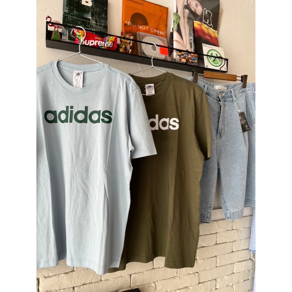 ** 台灣現貨 ** Adidas 愛迪達 圓領Logo印花棉T 正品 美國代購-細節圖2