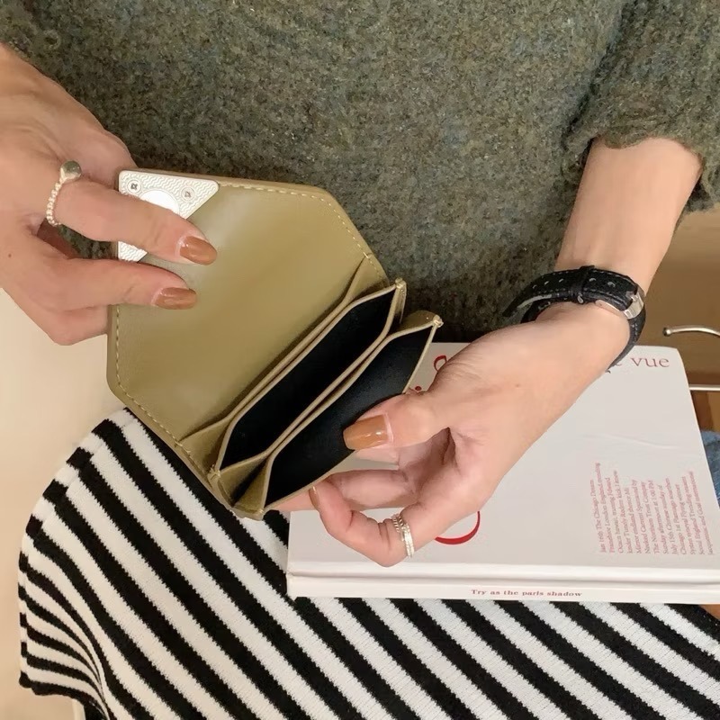 【出清破盤價】三角釦短夾 ✨《可放鈔票 卡片 零錢》-細節圖3