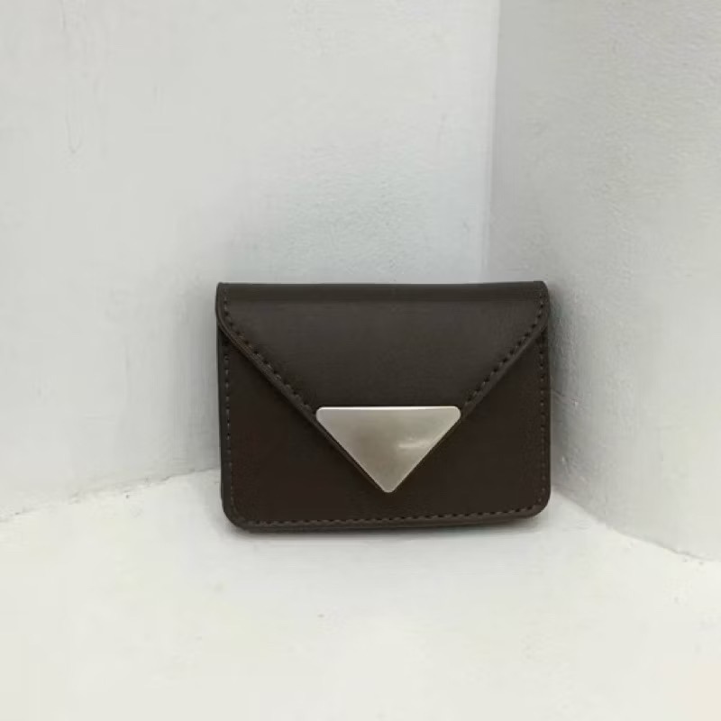 【出清破盤價】三角釦短夾 ✨《可放鈔票 卡片 零錢》-細節圖8