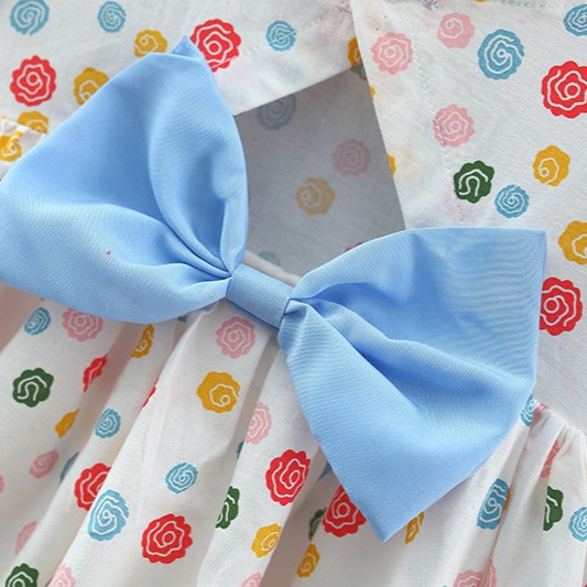 【現貨當日出貨✨】韓版小童衣服 彩色小花露背裙 附髮夾 洋裝 蓬蓬裙 蝴蝶結 公主風 春夏裝 ins-細節圖6