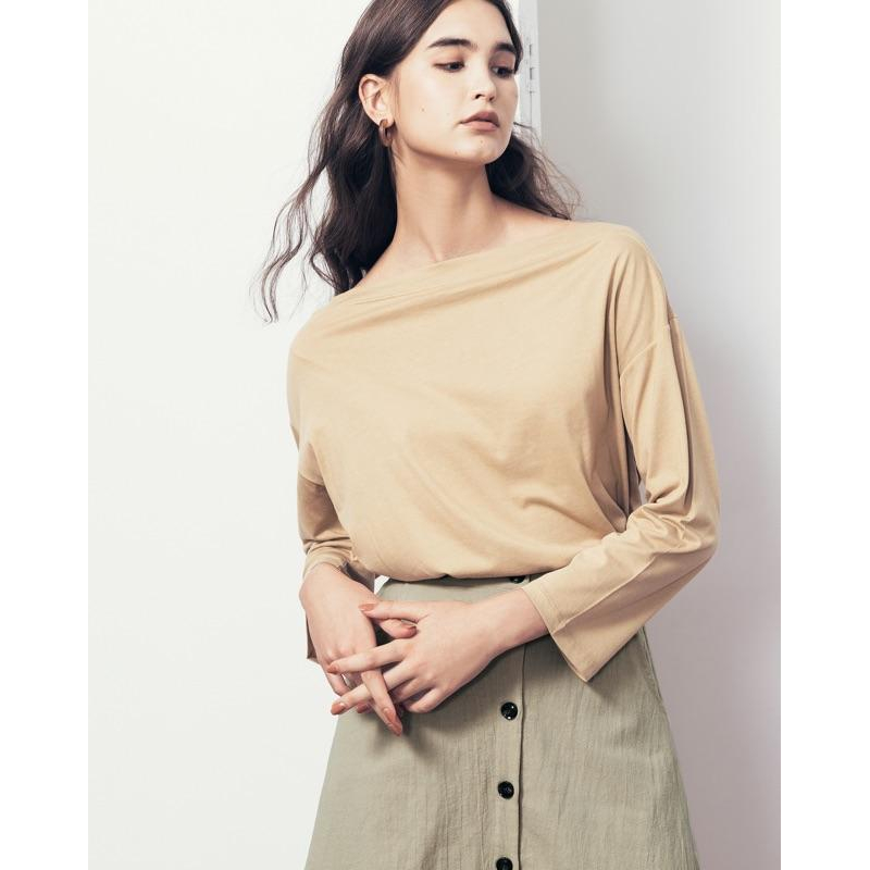 Meier.Q MIT 舒適柔滑一字領上衣 卡其杏M-細節圖3