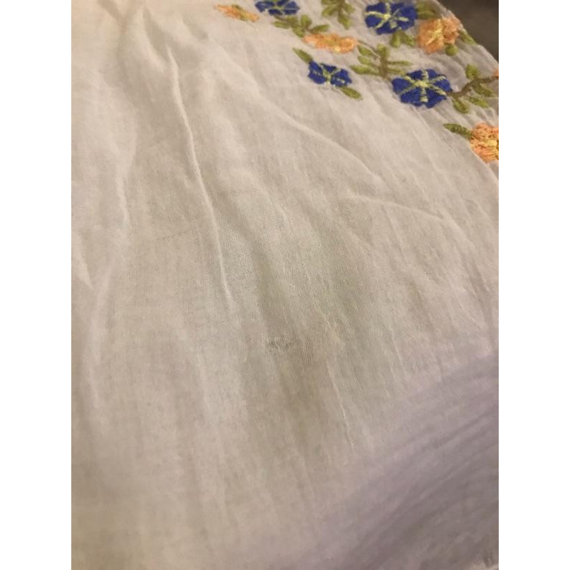 刺繡花朵一字領蓬蓬袖民族風白色紗質棉麻罩衫上衣-細節圖2