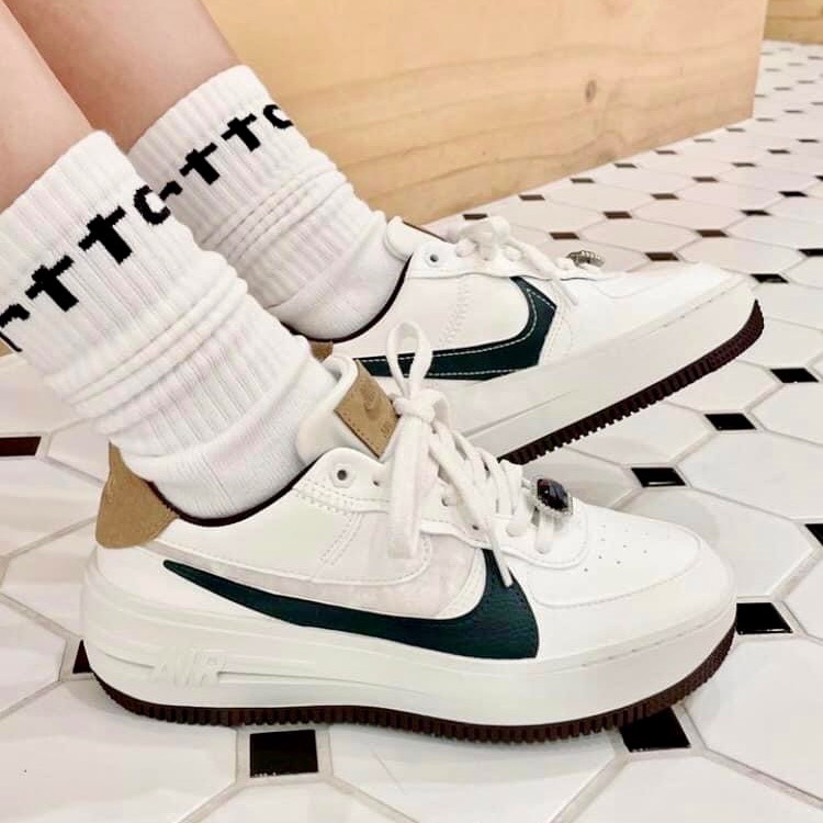 13代購W Nike AF1 PLT.AF.ORM 白綠棕女鞋休閒鞋Air Force 1 FB1856-131