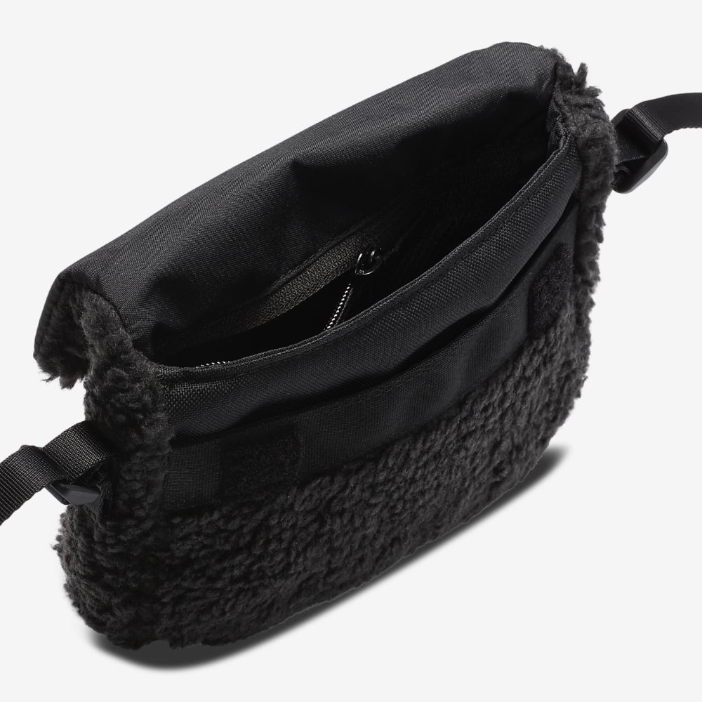 13代購 Nike Faux Fur Crossbody Bag 黑色 肩背包 斜背包 小包 FB3039-010-細節圖4