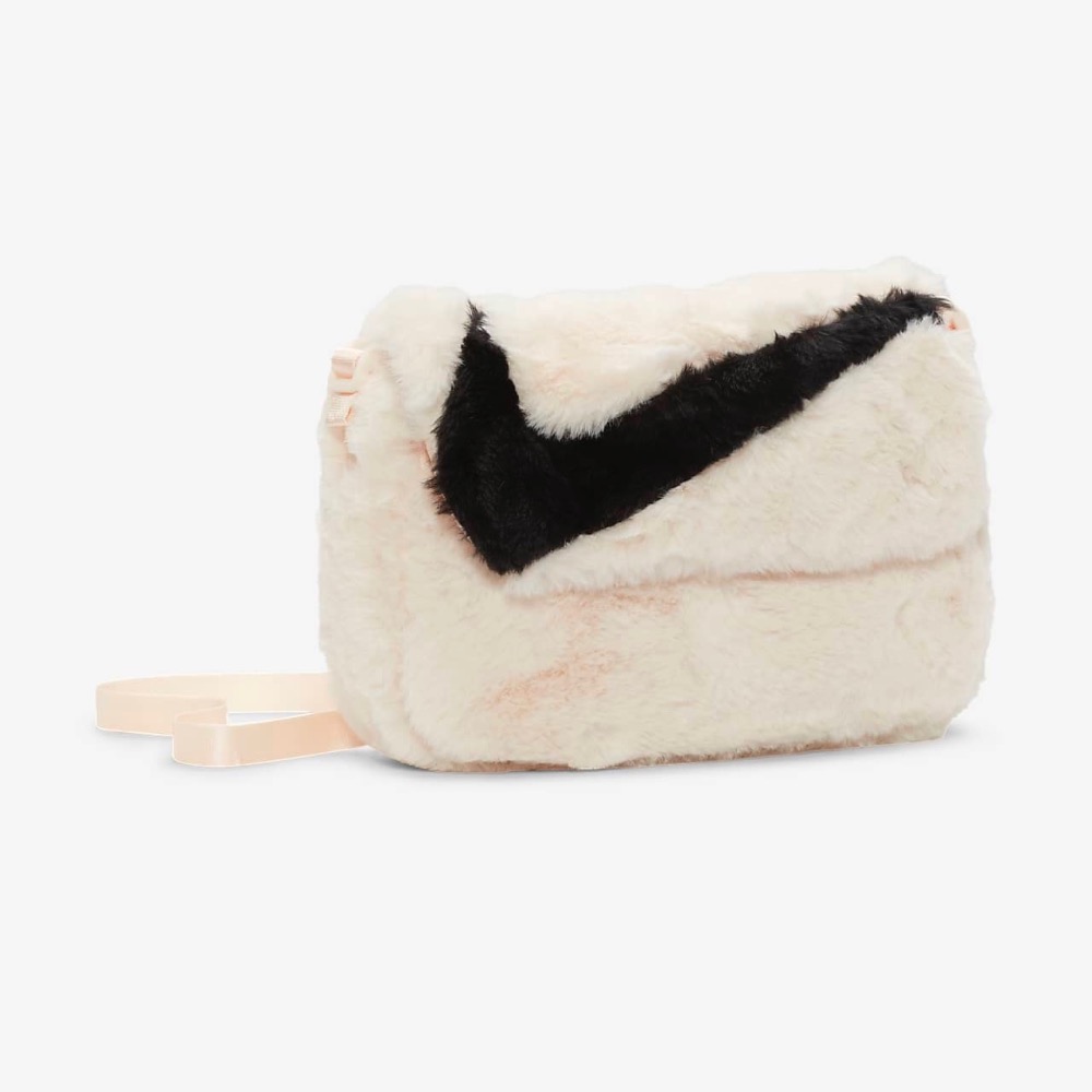 White faux best sale fur bag