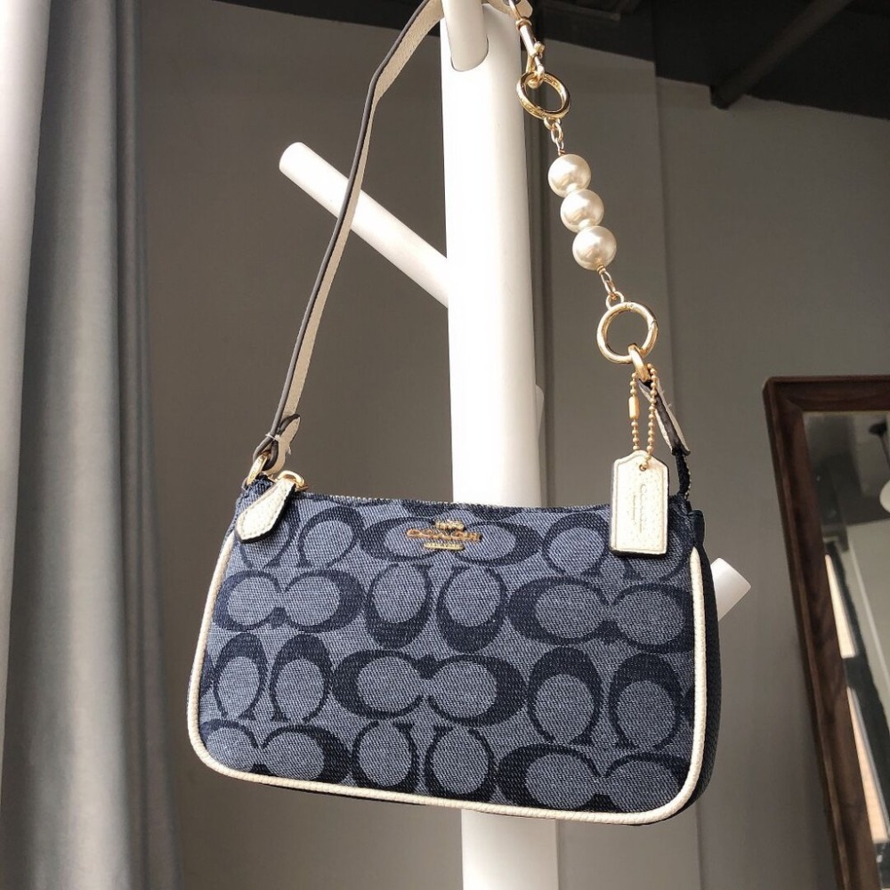 ✨美國代購✨熱銷款🔥特賣 COACH Nolita Wristlet 19 金鍊手提/肩背包(多色）-細節圖7