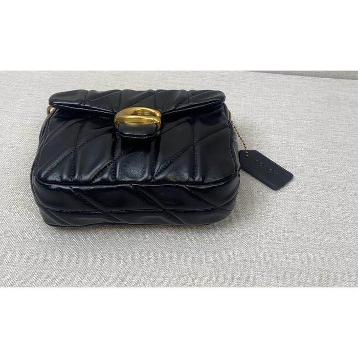 ✨美國代購✨特賣 COACH CW628 新款羊皮女包 迷你小包 菱格紋單肩包 翻蓋斜跨包 女包-細節圖6