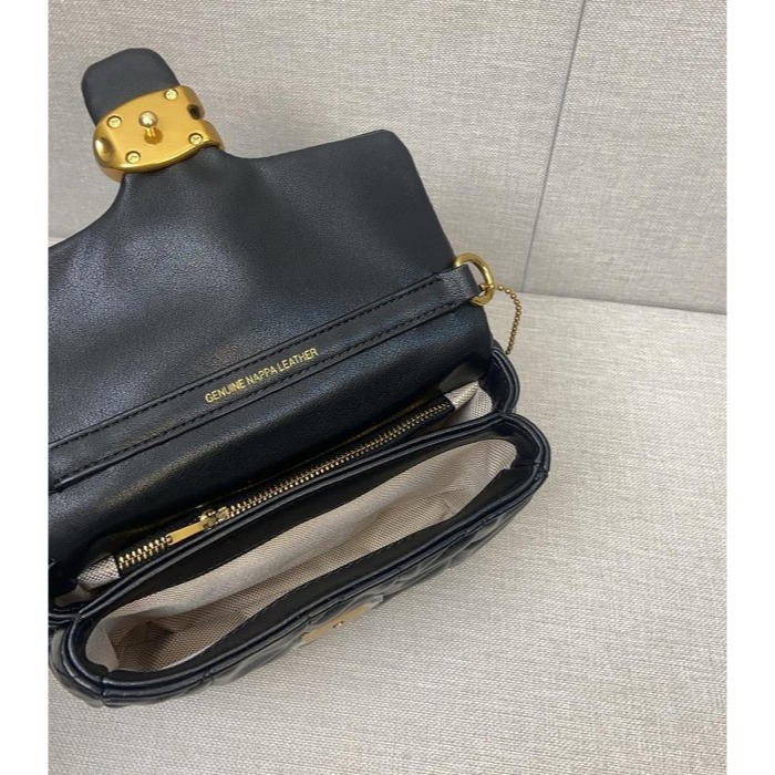 ✨美國代購✨特賣 COACH CW628 新款羊皮女包 迷你小包 菱格紋單肩包 翻蓋斜跨包 女包-細節圖7