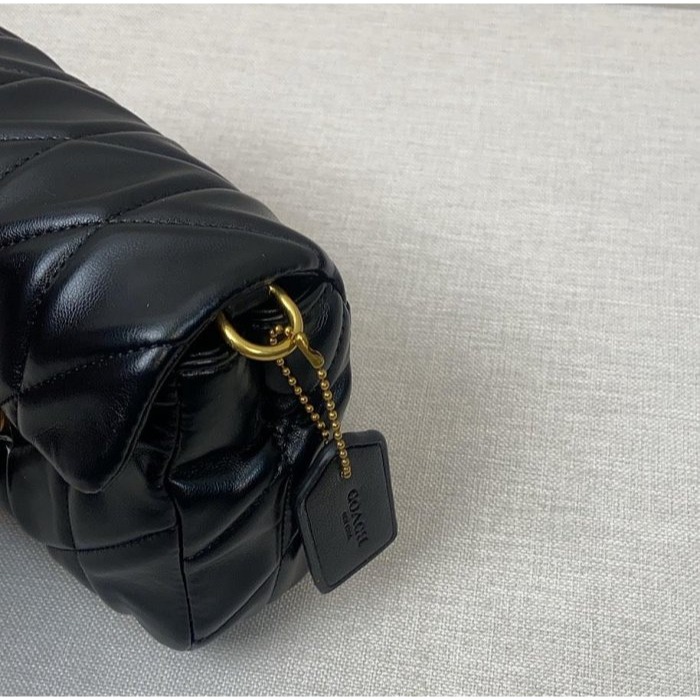 ✨美國代購✨特賣 COACH CW628 新款羊皮女包 迷你小包 菱格紋單肩包 翻蓋斜跨包 女包-細節圖8