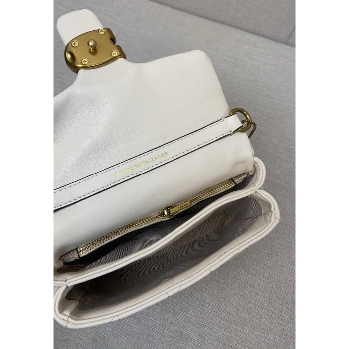 ✨美國代購✨特賣 COACH CW628 新款羊皮女包 迷你小包 菱格紋單肩包 翻蓋斜跨包 女包-細節圖11