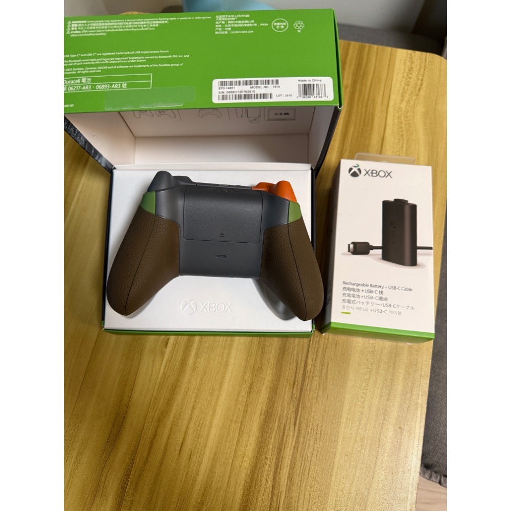 XBOX 毀滅戰士限定版加送全新電池，(可用折價捲)-細節圖2