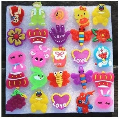 🇹🇼拉拉Lala＇s 發光胸章 閃光胸章 發光胸針 多種款式 隨機出貨48-5-細節圖2