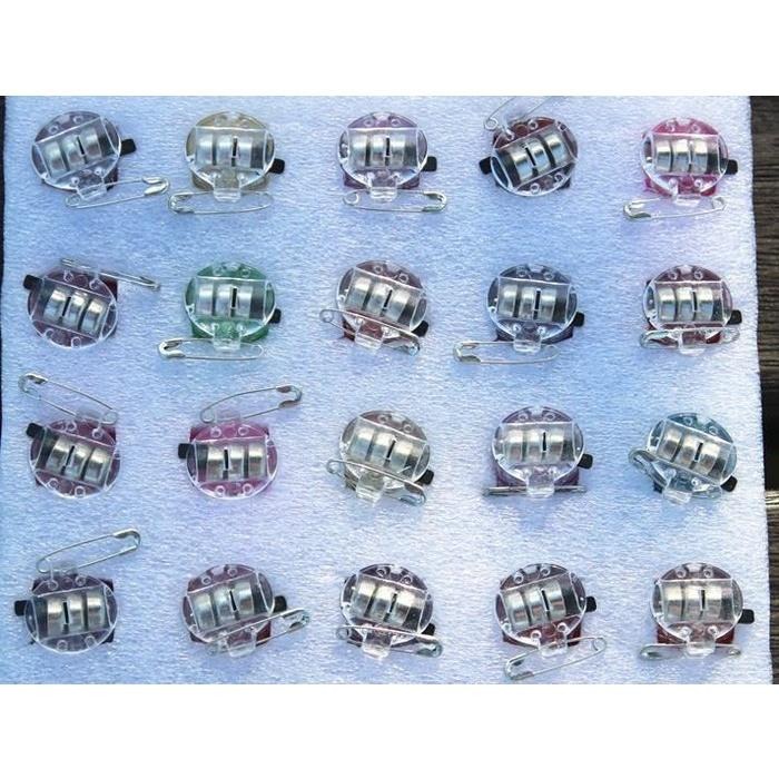 🇹🇼拉拉Lala＇s 發光胸章 閃光胸章 發光胸針 多種款式 隨機出貨48-5-細節圖4