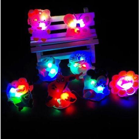 🇹🇼拉拉Lala＇s 發光胸章 閃光胸章 發光胸針 多種款式 隨機出貨48-5-細節圖5