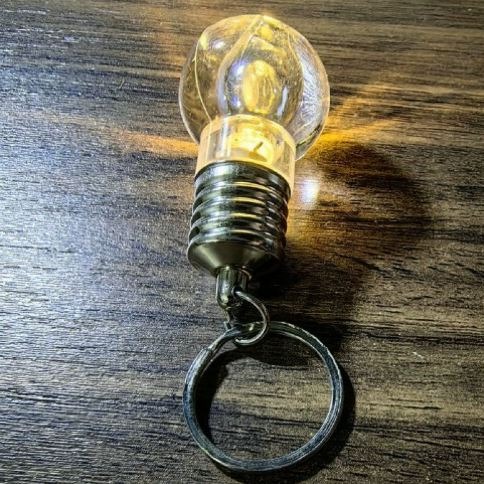 🇹🇼拉拉Lala＇s 燈泡造型鑰匙圈 LED燈泡七彩變色燈泡 旋彩燈泡鑰匙扣LED 28-4-細節圖4