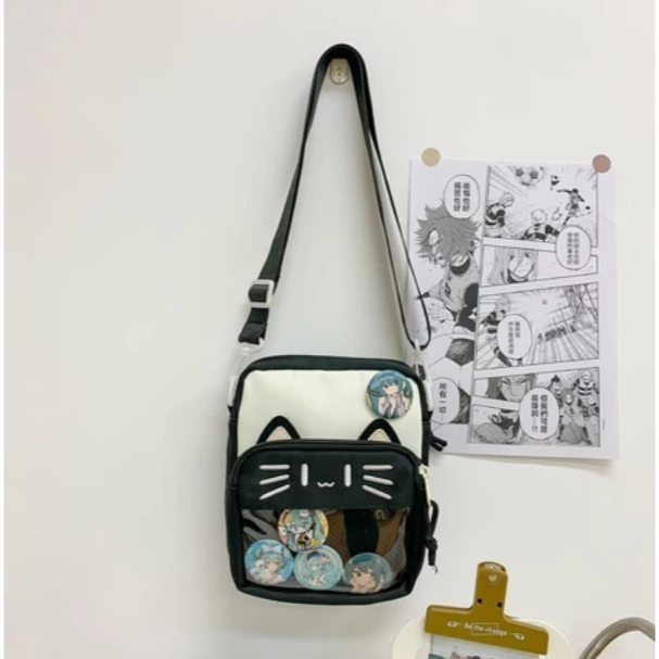 [有扎板] 痛包 斜背包 小背包 徽章包 小食量痛包 小痛包 可愛喵咪刺繡小痛包 黑色 卡皮巴拉 廢物貓[B0172]-規格圖9